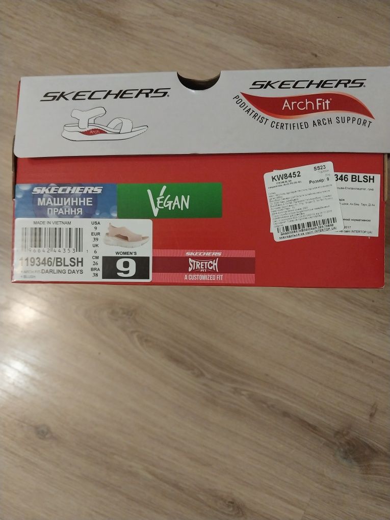 Срочно  продам босоніжки "skechers"!