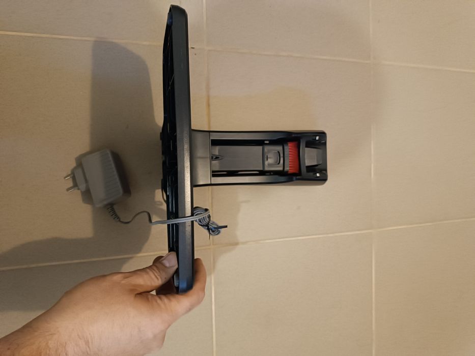 _._ Odkurzacz pionowy Electrolux ErgoRapido Lithium - stacja ładująca