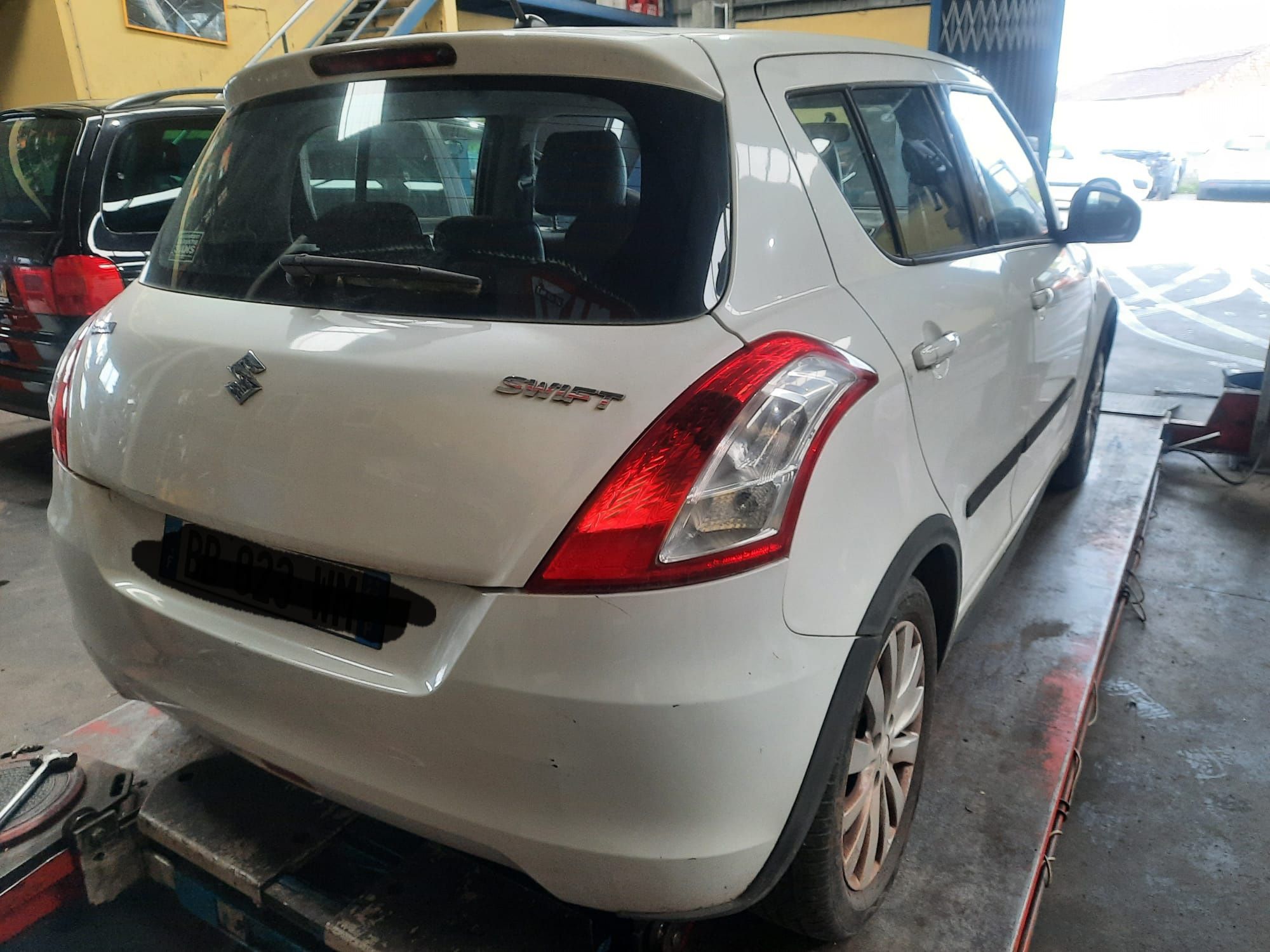 Peças Suzuki Swift motor 1.2i, frente completa, airbags, porta, trás