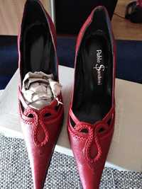 Czerwone buty ze szpicem nowe