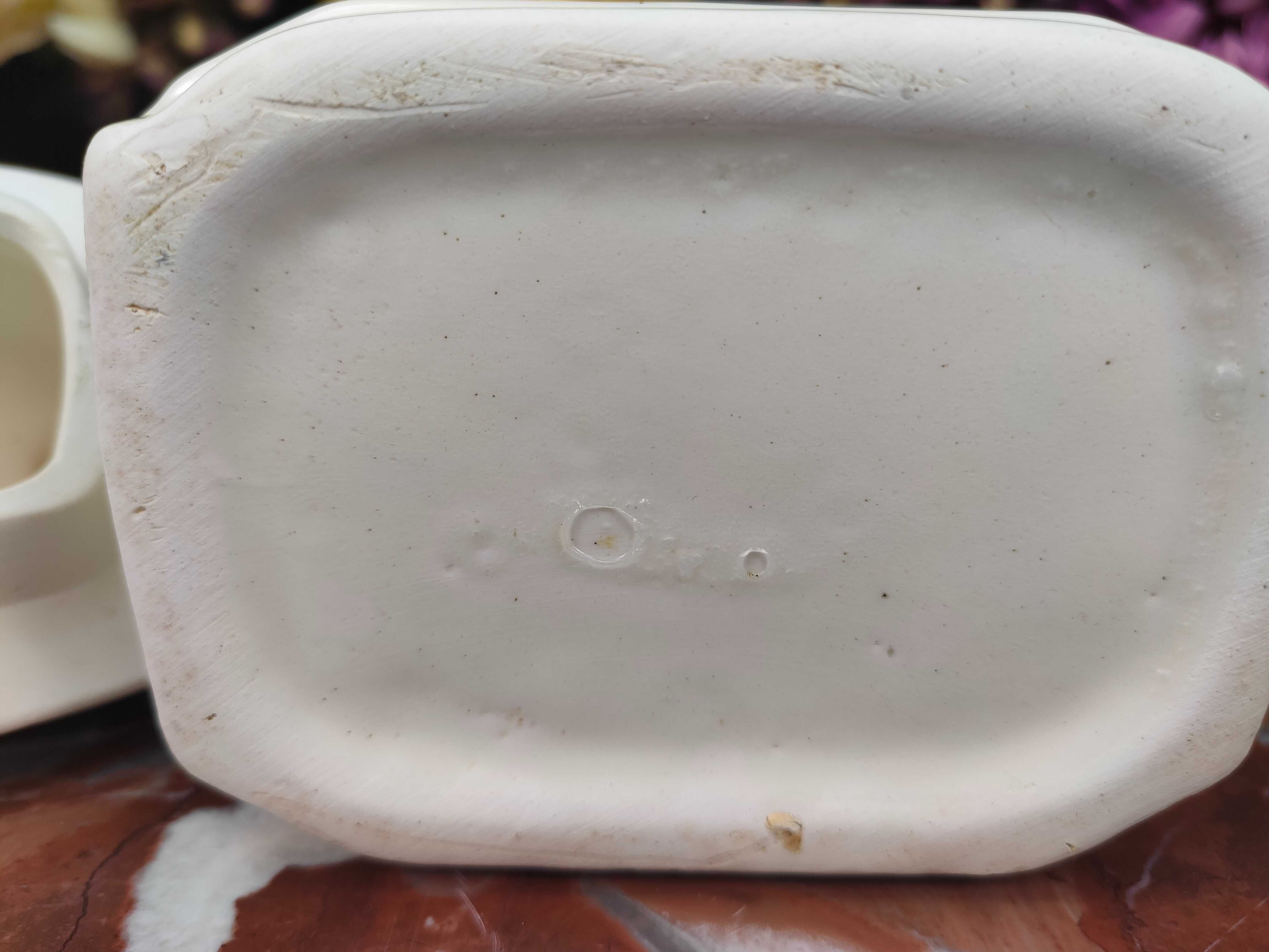Śliczny ceramiczny pojemnik na sól - Kolorowy 'Włocławek' - 700 ml