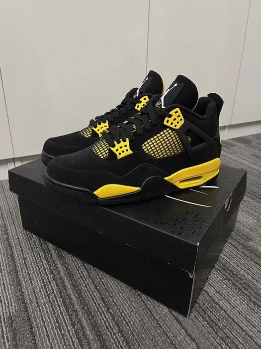 Buty damskie Trampk Jordan 4 Retro Thunder R.45