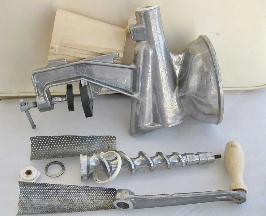 Соковыжималка ручная шнековая СБ 2. Знамя Октября. СССР.