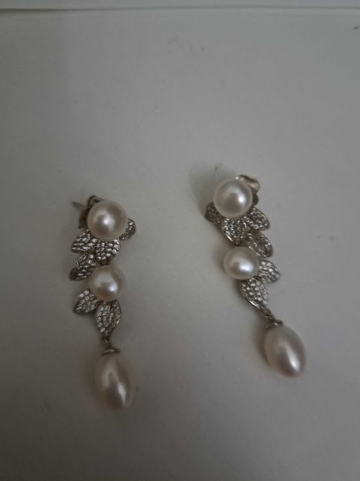Vendo brincos de prata coo pérolas e brilhantes