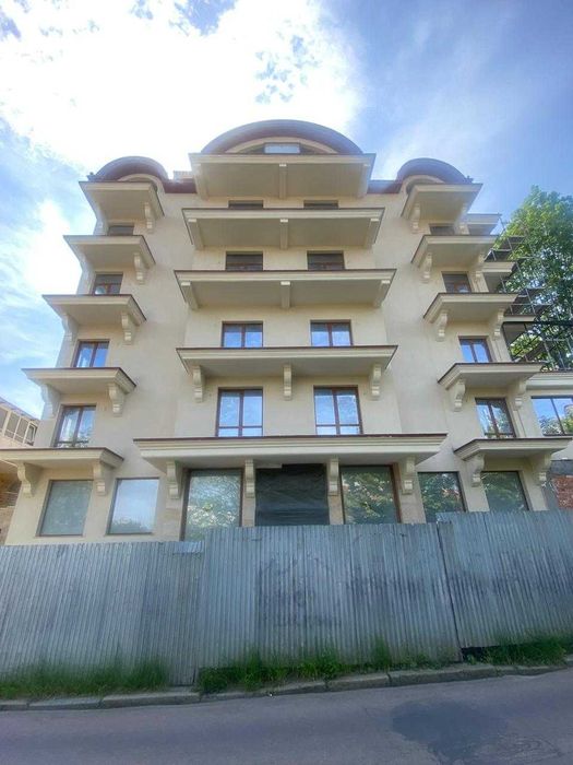 Новозбудований Готель в центрі курорту Трускавець