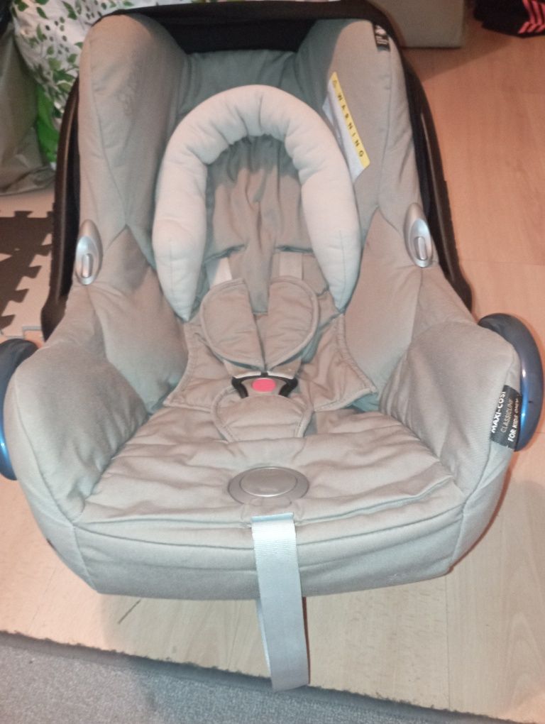 Fotelik nosidełko MAXI COSI CABRIOFIX  0-13KG z bazą ISOFIX beżowy