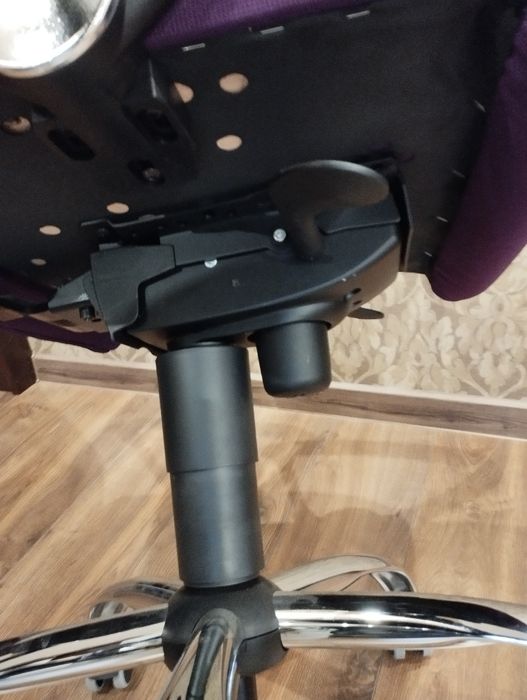 Продам офісне крісло.
Продам комп'ютерне крісло в чудовому ст