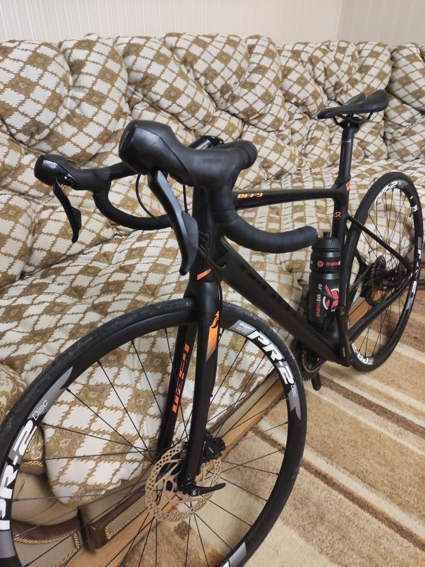 Карбоновый Giant defy. Шоссе ендюранс гидравлика 2/11 shimano 105