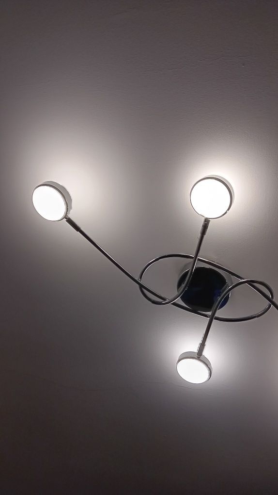 Candeeiro LED com 4 focos
