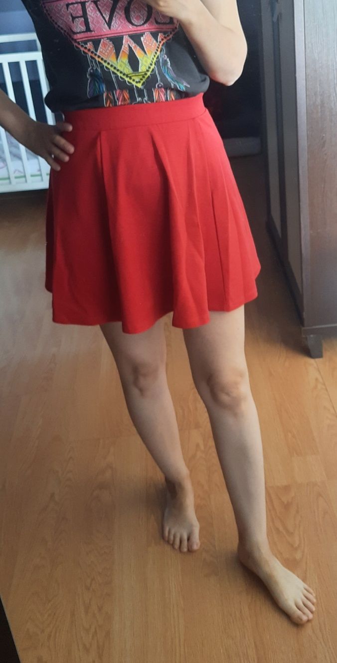 Czerwona spódniczka