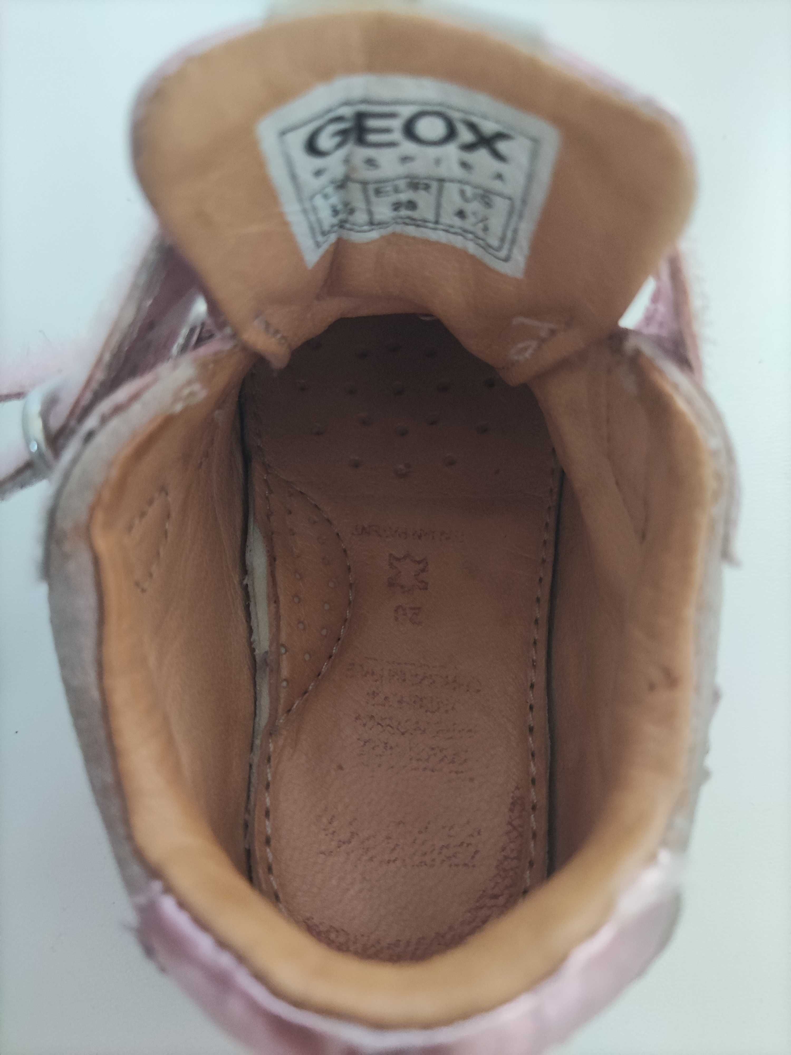 Sapatilhas e sapatos criança