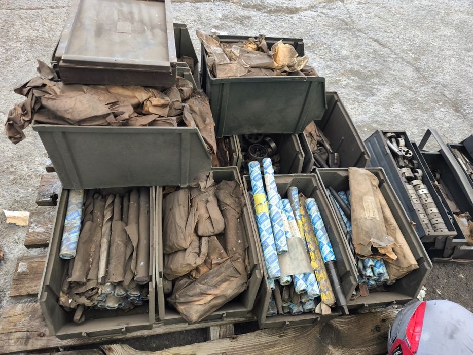 Wiertła do metalu stożek narzynki gwintowniki  leżaki magazynowe PRL