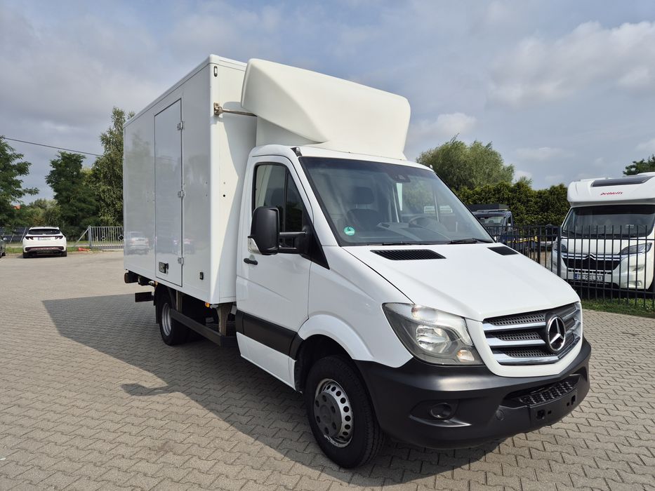 Wypożyczalnia Wynajem Bus Kontener 8EP Winda kat C Ładowność 2.000kg