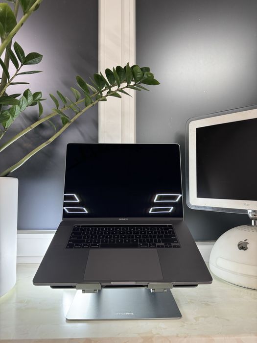 Ноутбук Apple MacBook Pro 16 2019 A2141 i9/32GB/1TB/5500M 8Gb 84 цикла