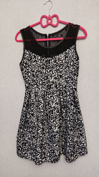 Sukienka z welurowym wzorem