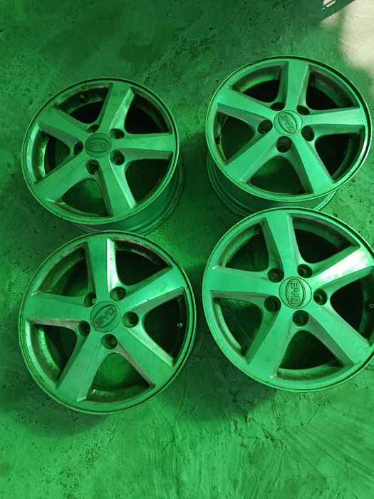 Оригинальные диски на R15 с BYD F6 подходят на Toyoty  размер на фото.