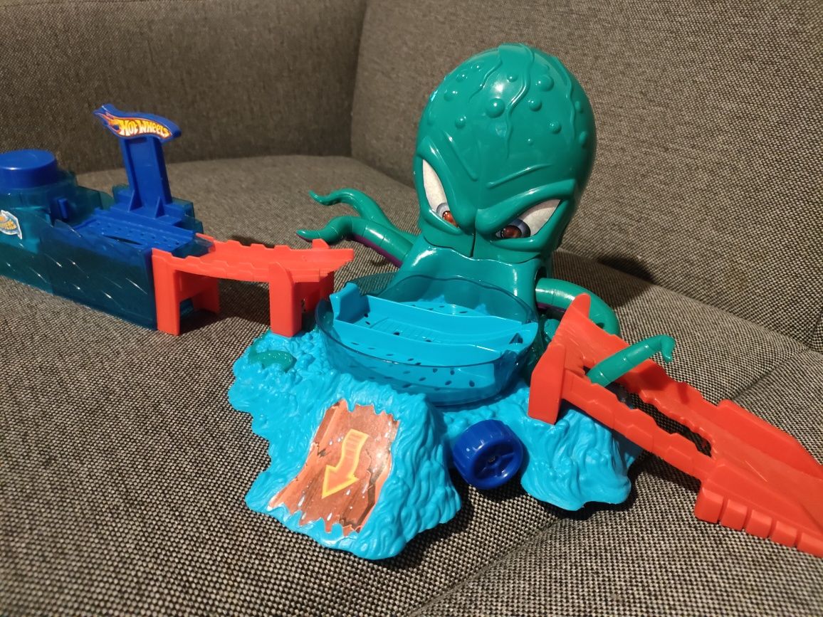 Octo Battle Hot Wheels