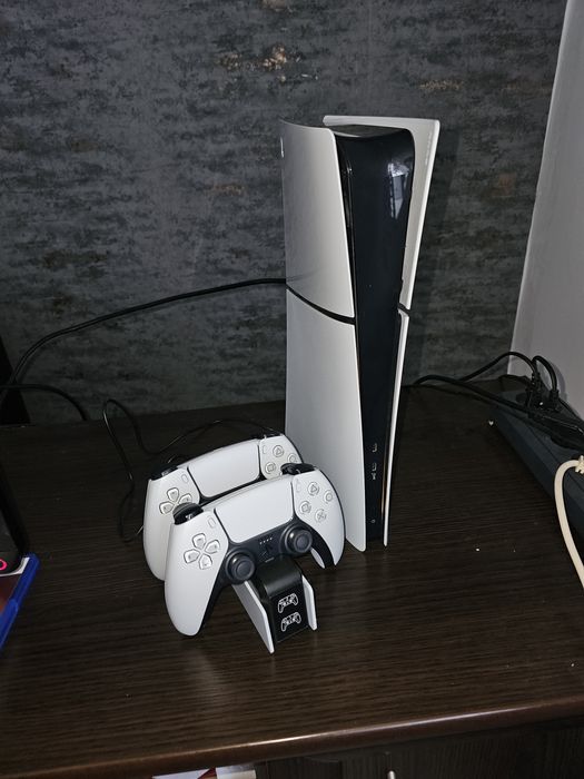 Playstation 5 slim Digital 1tb 2 pady ładowarka Gwarancja 21 mies + Gr