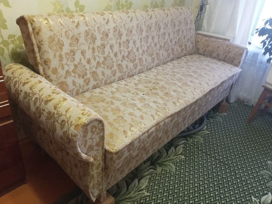Продам диван . Недорого