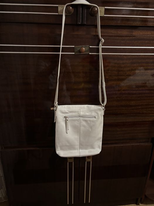 Сумка белая кожаная с длинной ручкой