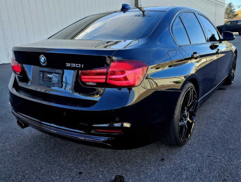 BMW 3 Series 330i      2018