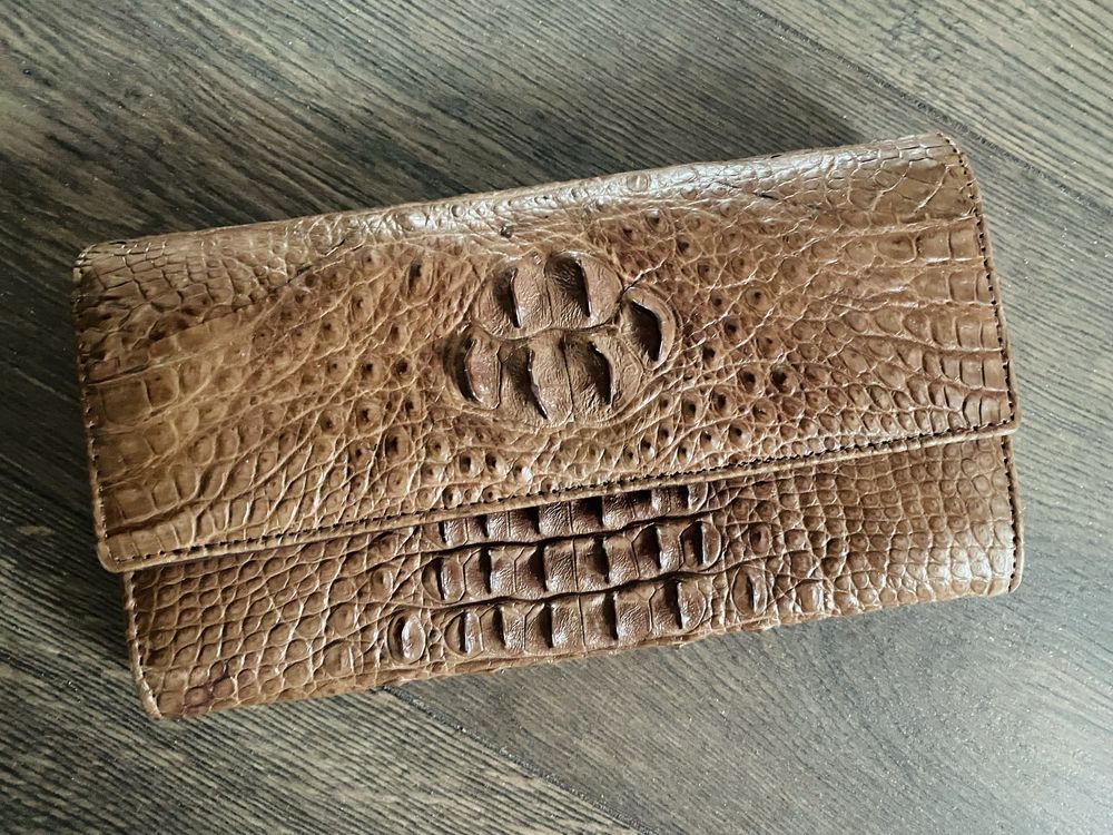 Кошелек из кожи крокодила