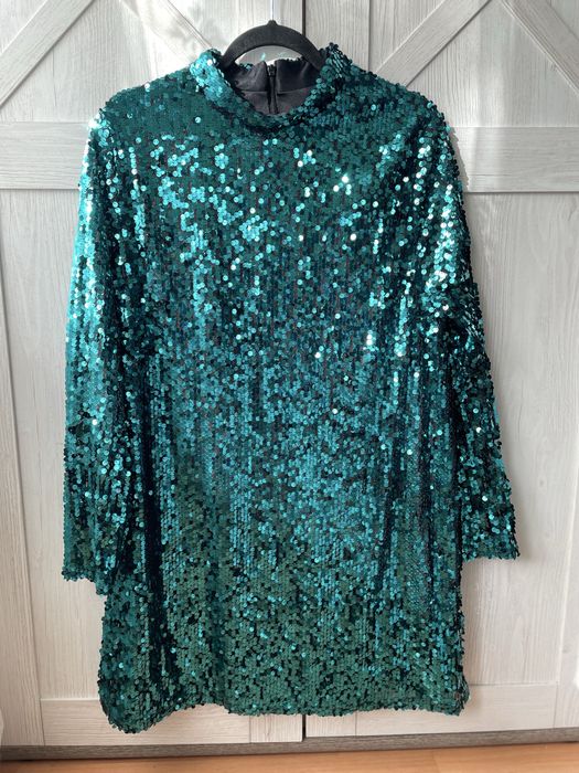 Сукня з паєтками