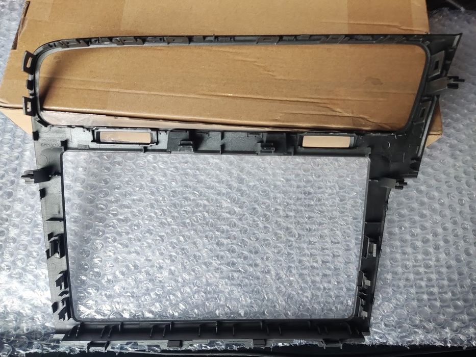 VW Golf 7 MK7, Golf 7.5 MK7.5 перехідна рамка для екрану 8 дюймів. Кол