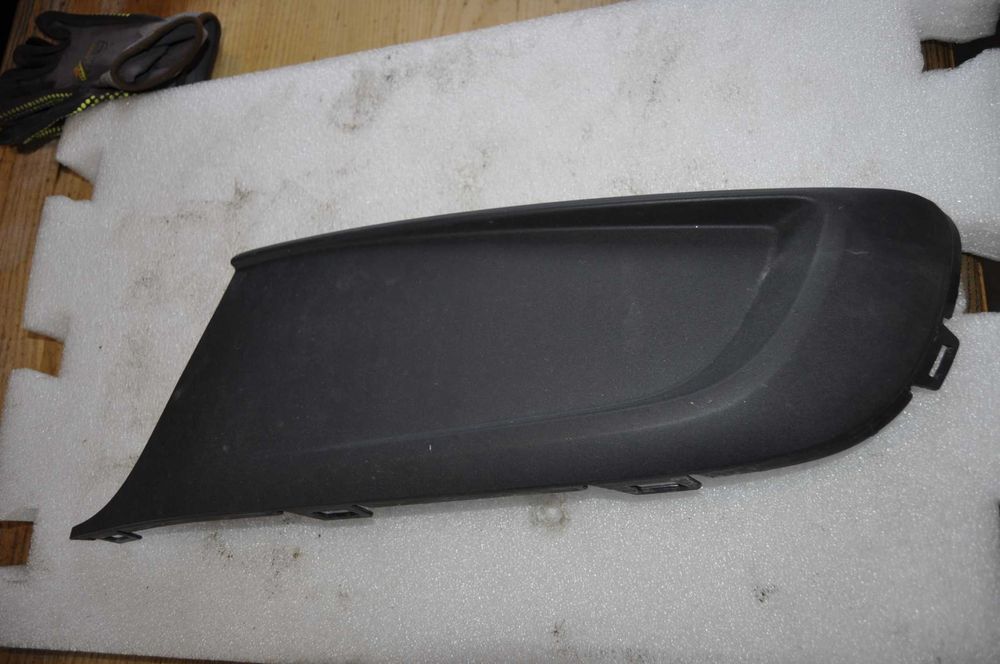 WV Caddy 2014 kratka Lewa zderzaka zaślepka 2K5