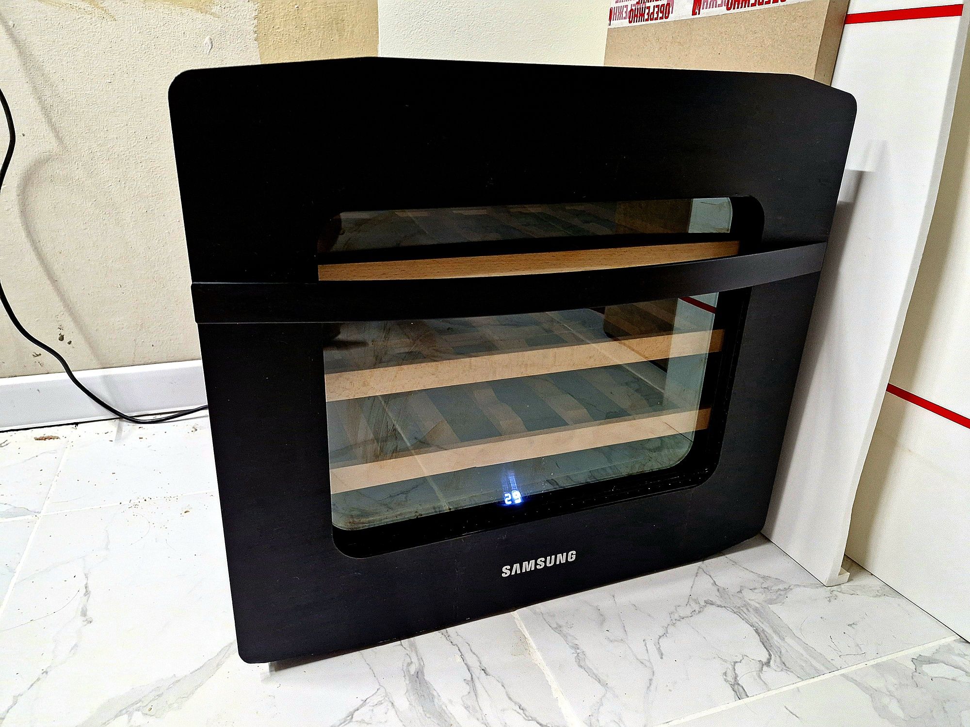 Холодильник під забудову ( Samsung ) Klarstein Vinsider 24 Onyx Black