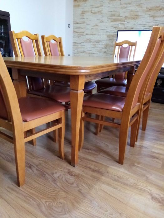 Stół+ sześć krzeseł