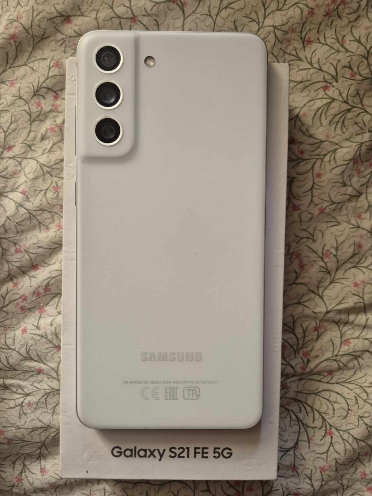 Samsung S21 fe 8/256g бiлий