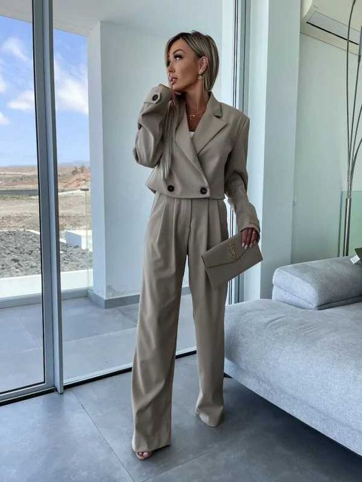 Garnitur krotka marynarka i spodnie wide leg XS