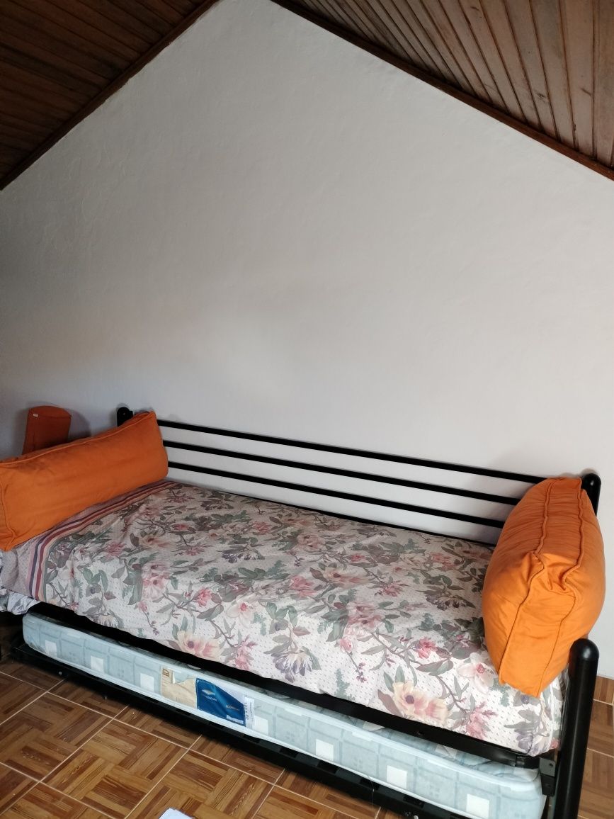 Sofá com duas camas