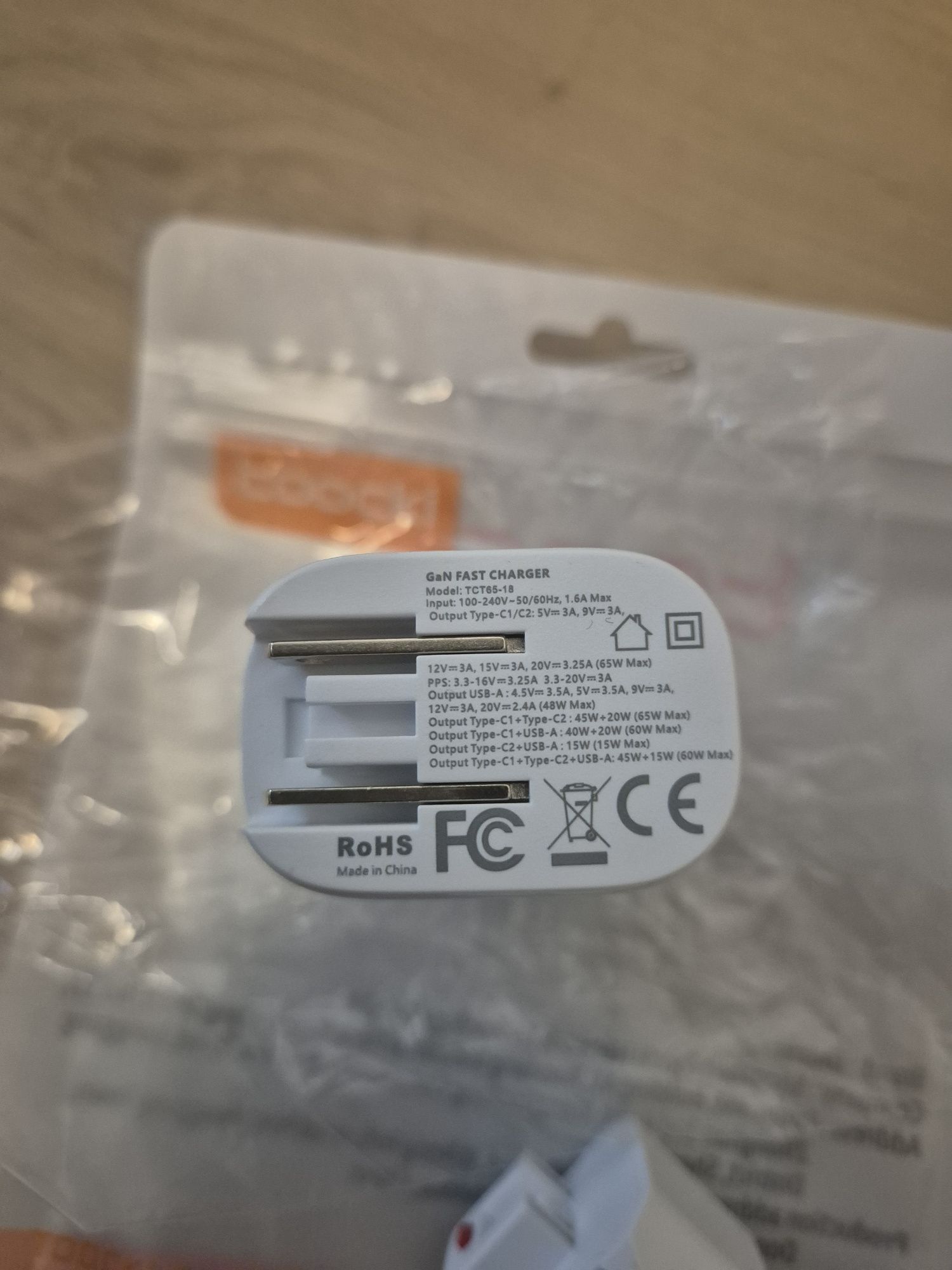 3арядний блочьок (зарядка) Тoocki 65W GaN USB-С.