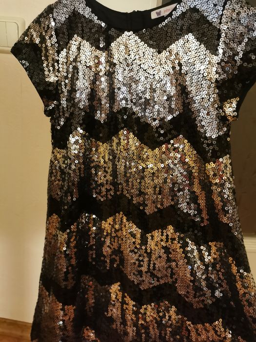 Близкуче плаття, паєтки, блискітки