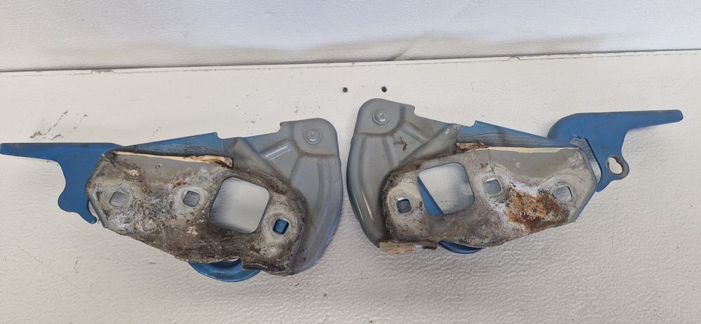 Zawias Maski Prawy Lewy Ford Ka 2 II