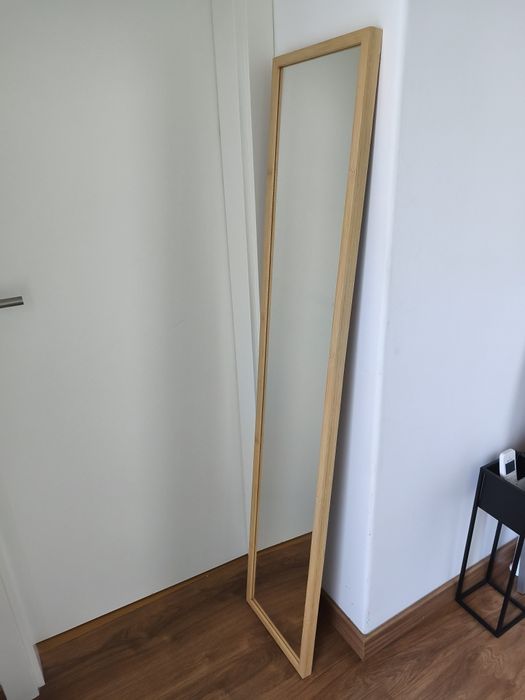 VÄRSNÄS espelho de pé bambu ikea
