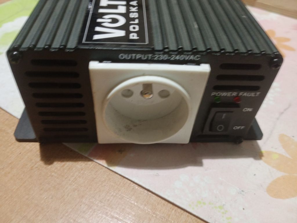 Sprzedam przetwornicę 12 V na 230 V czysty sinus