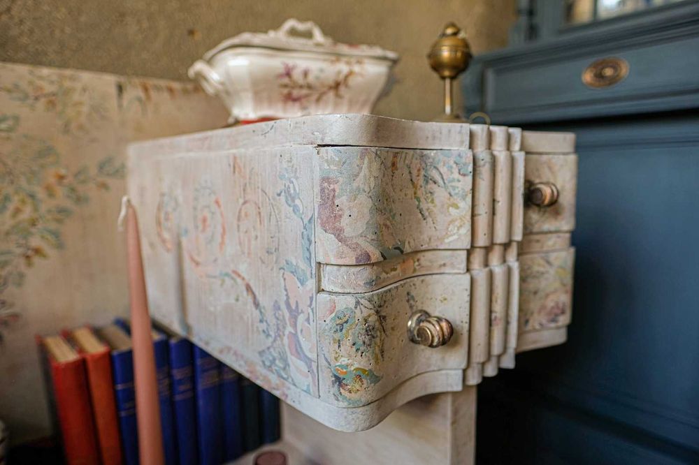 Consola Deco com pintura decorariva.