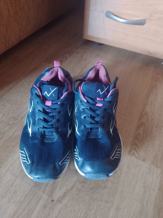 Adidasy na dziewczynę