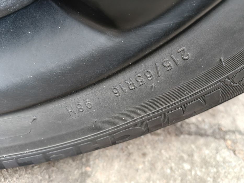 Продам диски Toyota R16 з гумою Michelin 215 65 зима