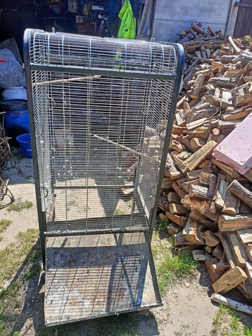Klatka duża dla ptaków.