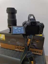 Aparat lustrzanka Nikon z obiektywami