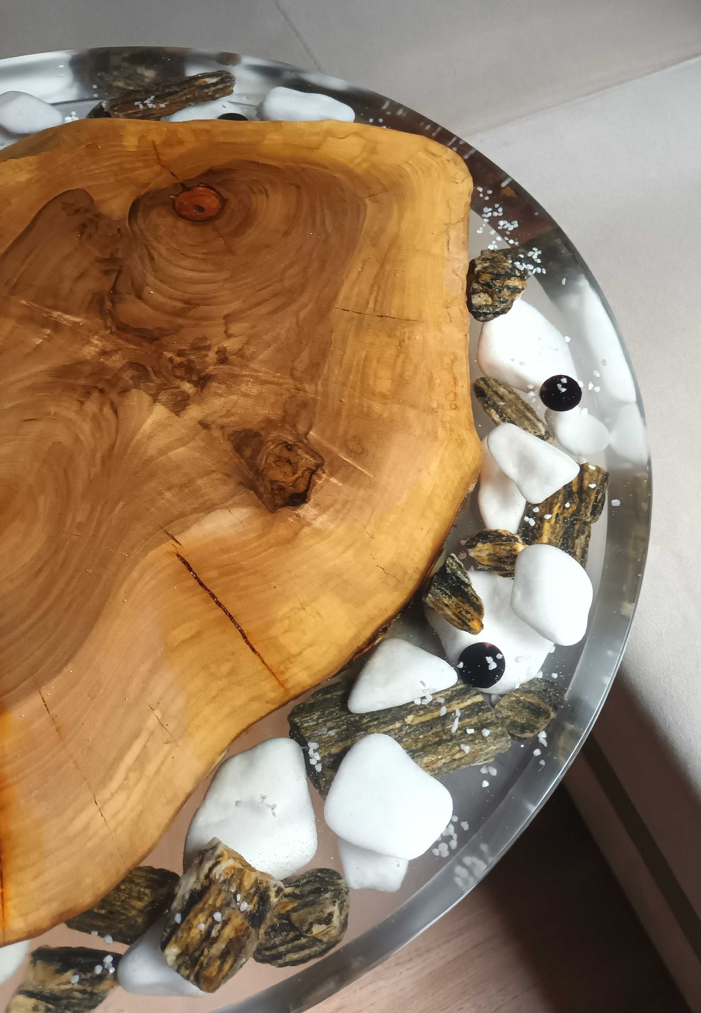 Piękny stolik kawowy Plaster Dębu Żywica Kamienie Otoczaki Handmade