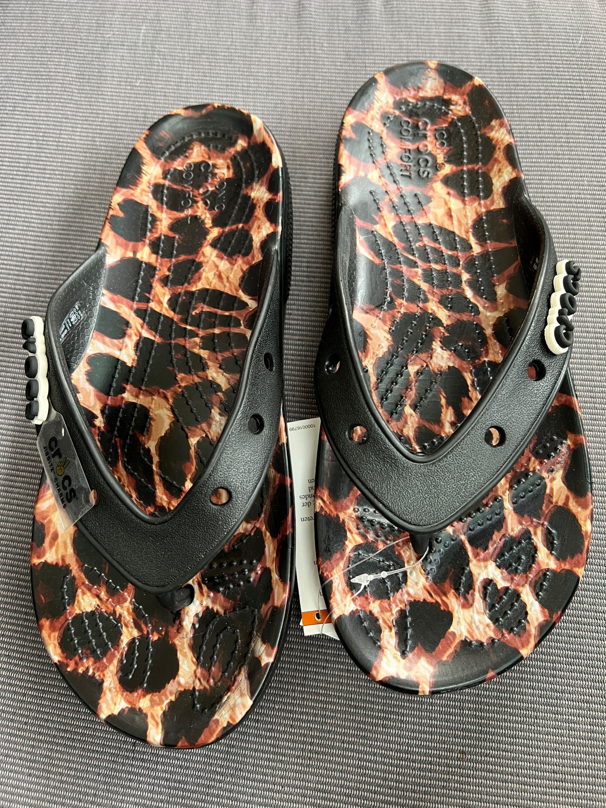 crocs flip japonki w7 roz 37/38  24 cm czarna panterka