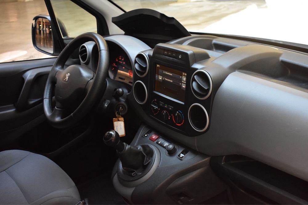 Peugeot Partner 2016 1.6HDI 100 muitos extras