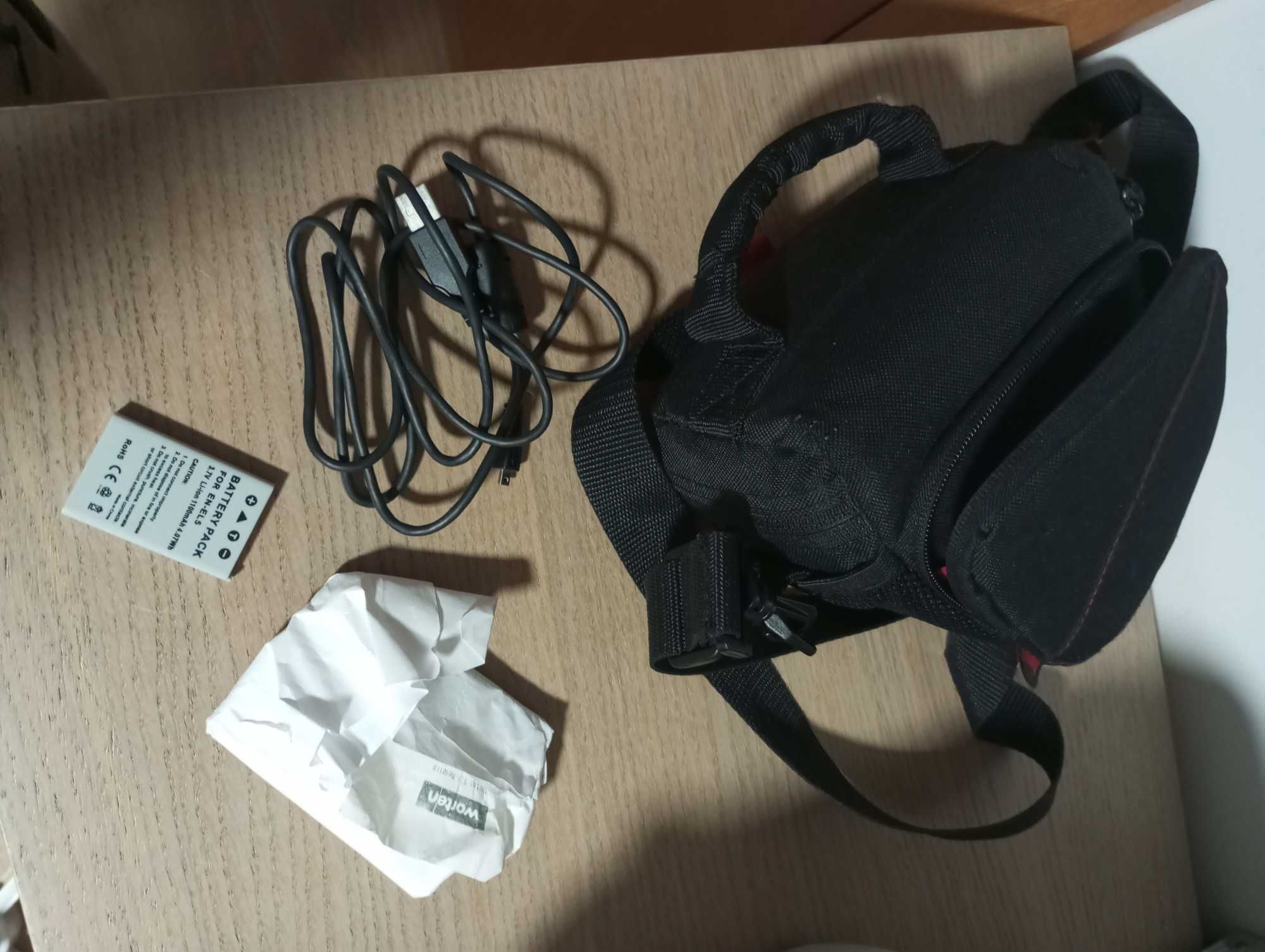 Câmera Nikon Coolpix P520 + Bolsa + Acessórios–Para Peças ou Reparação