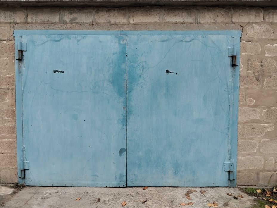 Ворота гаражні металеві