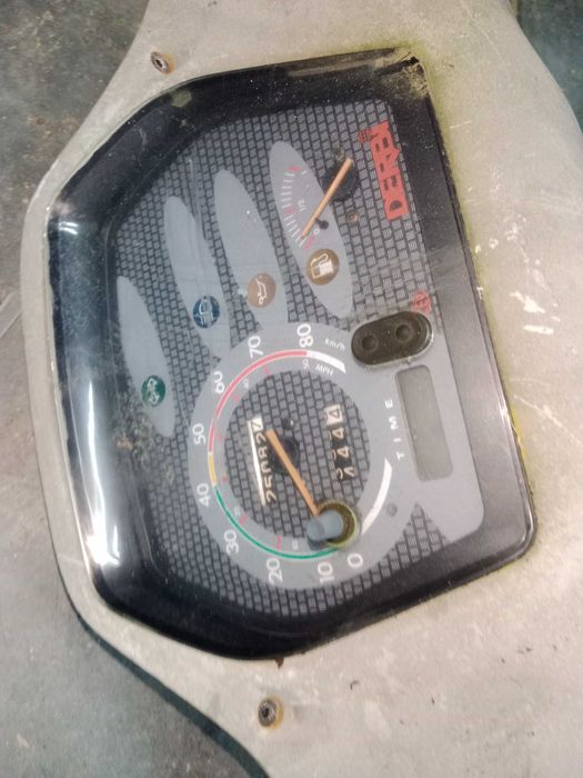 derbi vamos licznik prędkościomierz osłona obudowa licznika kierownicy